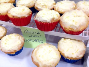 Vanilla and Lemon Curd Cupcakes (with a lemon curd centre!)